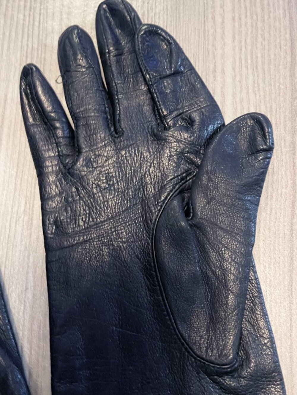 Vintage Aris Isotoner Women's Black Leather Driving Gloves Silk Lined Size 7 - Picture 8 of 8